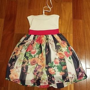 Strapless dress for girl.